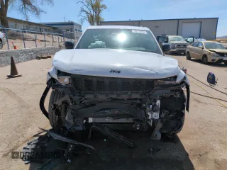 2023 Jeep Grand Cherokee Laredo z VIN 1C4RJHAG5PC520105, wystawiony jako Copart lot #50713795 z przebiegiem 15 880 mil mil oraz Szkoda całkowita • Salvage title. Historia ofert i sprzedaży dostępna na DreamBid. Obrazek 5.