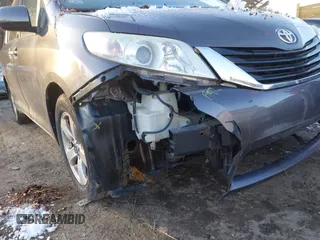 2015 Toyota Sienna LE AAS with VIN 5TDKK3DC2FS678943, listed as a IAAI auction lot 41184022 with 161,120 mi miles. Bid and sale history available at carsss.com. Image 6.