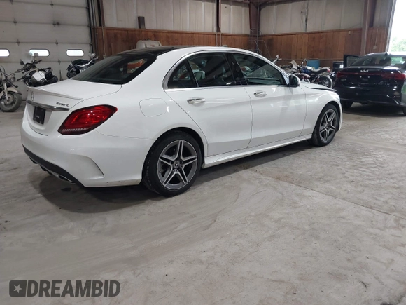 2021 Mercedes-Benz C 300 z VIN W1KWF8EB4MR633044, wystawiony jako IAAI lot #42360676 z przebiegiem 109 484 mil mil oraz . Historia ofert i sprzedaży dostępna na DreamBid. Obrazek 4.