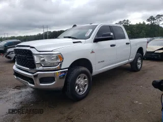 2022 Ram 2500 Big Horn z VIN 3C6UR5DL4NG422033, wystawiony jako Copart lot #56135075 z przebiegiem 32 196 mil mil oraz Szkoda całkowita • Salvage title. Historia ofert i sprzedaży dostępna na DreamBid. Obrazek 1.