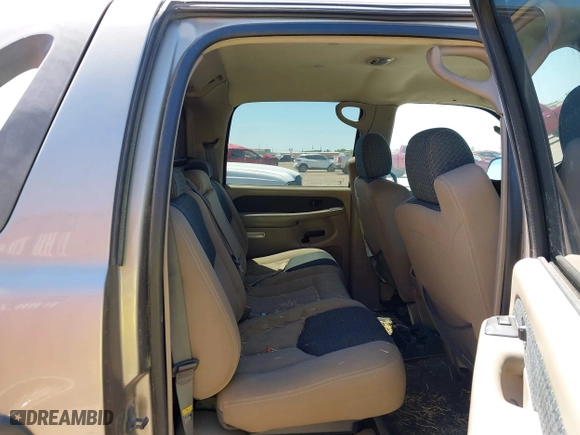 2003 Chevrolet Avalanche with VIN 3GNEC13TX3G288609, listed as a IAAI auction lot 41957629 with 272,667 mi miles. Bid and sale history available at carsss.com. Image 8.