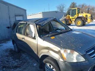 2006 Honda CR-V EX with VIN JHLRD68806C017948, listed as a IAAI auction lot 41258241 with 212,799 mi miles. Bid and sale history available at carsss.com. Image 6.