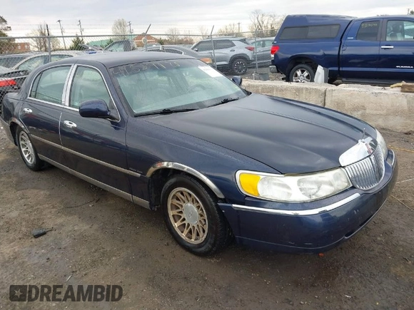 2001 Lincoln Town Car Signature with VIN 1LNHM82W61Y733577, listed as a IAAI auction lot 41899175 with 105,083 mi miles and . Bid and sale history available at DreamBid. Image 1.