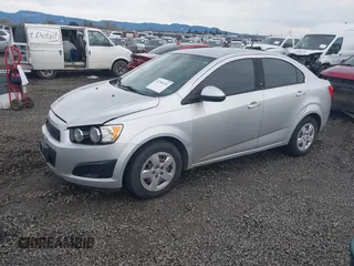 2013 Chevrolet Sonic LS z VIN 1G1JA5SH7D4197354, wystawiony jako IAAI lot #41764102 z przebiegiem 154 401 mil mil oraz . Historia ofert i sprzedaży dostępna na DreamBid. Obrazek 2.