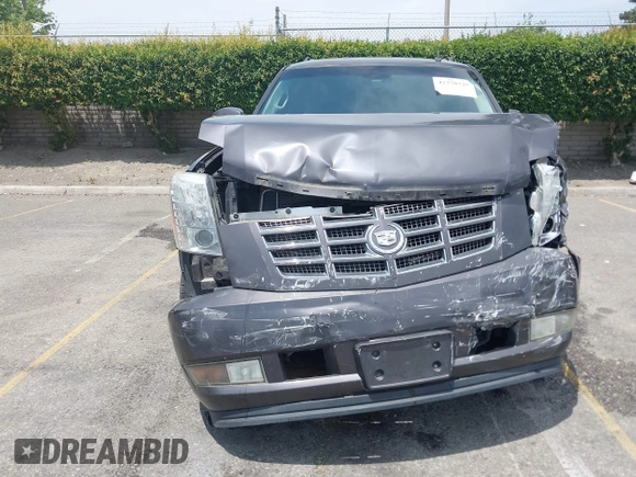 2011 Cadillac Escalade ESV Premium z VIN 1GYS4JEF2BR149146, wystawiony jako IAAI lot #42370325 z przebiegiem 68 787 mil mil oraz . Historia ofert i sprzedaży dostępna na DreamBid. Obrazek 12.