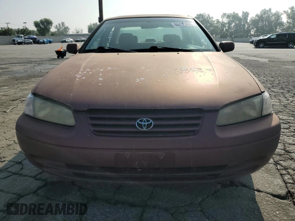 1998 Toyota Camry LE с VIN 4T1BG22K3WU313572, выставлен на аукционе Copart как лот 60435655 с пробегом 246 229 миль миль и Списание • Salvage title. История ставок и продаж доступна на DreamBid. Изображение 5.