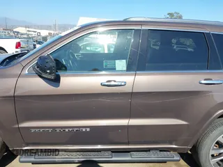 2017 Jeep Grand Cherokee Overland z VIN 1C4RJECG0HC960178, wystawiony jako IAAI lot #42315844 z przebiegiem 63 271 mil mil oraz . Historia ofert i sprzedaży dostępna na DreamBid. Obrazek 14.