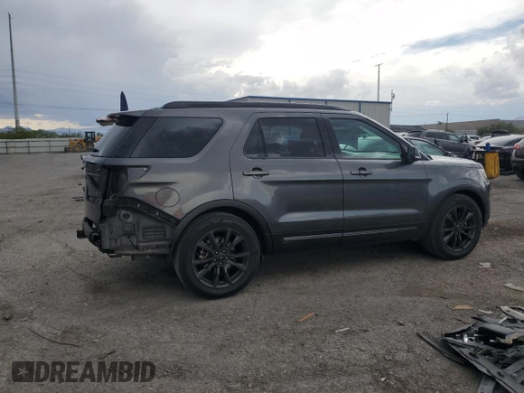 2018 Ford Explorer XLT z VIN 1FM5K7DH8JGA42798, wystawiony jako Copart lot #59027985 z przebiegiem 92 088 mil mil oraz Szkoda całkowita • Salvage title. Historia ofert i sprzedaży dostępna na DreamBid. Obrazek 3.