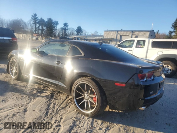 2010 Chevrolet Camaro 2SS z VIN 2G1FT1EW1A9155502, wystawiony jako Copart lot #86751964 z przebiegiem 101 879 mil mil oraz Szkody całkowita. Historia ofert i sprzedaży dostępna na DreamBid. Obrazek 2.