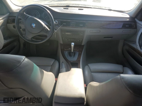 2006 BMW 3 Series 330i z VIN WBAVB33566KR76710, wystawiony jako Copart lot #87528795 z przebiegiem 128 863 mil mil oraz Czysty tytuł • Clean title. Historia ofert i sprzedaży dostępna na DreamBid. Obrazek 8.