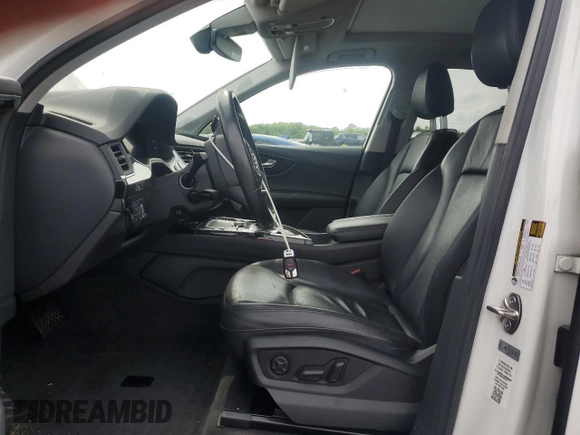 2019 Audi Q7 Premium Plus with VIN WA1LAAF75KD038821, listed as a Copart auction lot 59813665 with 61,889 mi miles and Salvage title. Bid and sale history available at DreamBid. Image 7.