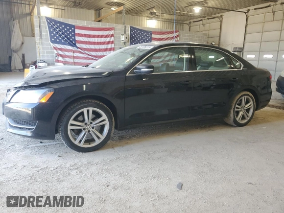 2014 Volkswagen Passat SE z VIN 1VWBN7A35EC121511, wystawiony jako Copart lot #48156315 z przebiegiem 136 472 mil mil oraz Szkoda całkowita • Salvage title. Historia ofert i sprzedaży dostępna na DreamBid. Obrazek 1.