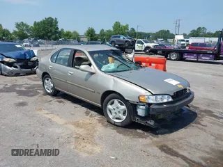 2001 Nissan Altima GXE with VIN 1N4DL01D01C211814, listed as a IAAI auction lot 39859798 with 1 mi miles. Bid and sale history available at carsss.com. Image 1.