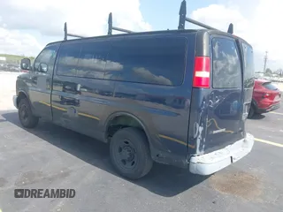 2007 Chevrolet City Express Cargo z VIN 1GAGG25U271167295, wystawiony jako IAAI lot #42448018 z przebiegiem 216 373 mil mil oraz . Historia ofert i sprzedaży dostępna na DreamBid. Obrazek 3.