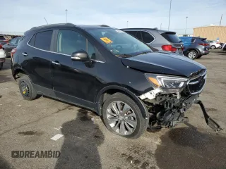 2020 Buick Encore Essence z VIN KL4CJGSB1LB044402, wystawiony jako Copart lot #78628684 z przebiegiem 64 651 mil mil oraz Szkody całkowita. Historia ofert i sprzedaży dostępna na DreamBid. Obrazek 4.