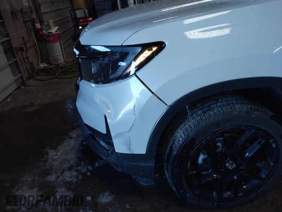 2025 Honda Passport Black Edition z VIN 5FNYF8H84SB003594, wystawiony jako IAAI lot #41582469 z przebiegiem Nie podano mil oraz . Historia ofert i sprzedaży dostępna na DreamBid. Obrazek 6.