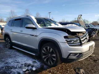 2019 Volkswagen Atlas SEL Premium with VIN 1V2NR2CAXKC582684, listed as a Copart auction lot 83217524 with 127,821 mi miles and Salvage title. Bid and sale history available at DreamBid. Image 4.