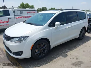 2018 Chrysler Pacifica Touring L Plus with VIN 2C4RC1EG8JR333600, listed as a IAAI auction lot 42081054 with 94,173 mi miles. Bid and sale history available at carsss.com. Image 17.