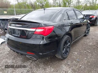 2014 Chrysler 200 Touring z VIN 1C3CCBBG9EN176683, wystawiony jako IAAI lot #42060591 z przebiegiem 115 408 mil mil oraz . Historia ofert i sprzedaży dostępna na DreamBid. Obrazek 4.