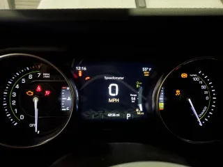2023 Jeep Wrangler Sahara z VIN 1C4JJXP61PW696072, wystawiony jako Copart lot #57859545 z przebiegiem 42 136 mil mil oraz Czysty tytuł • Clean title. Historia ofert i sprzedaży dostępna na DreamBid. Obrazek 9.