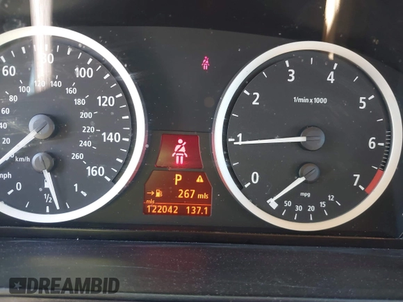 2005 BMW 5 Series 525i with VIN WBANA53515B860554, listed as a IAAI auction lot 42071388 with 122,042 mi miles. Bid and sale history available at carsss.com. Image 7.