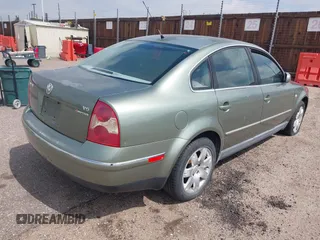 2002 Volkswagen Passat GLX z VIN WVWTH63B52P177417, wystawiony jako IAAI lot #42431837 z przebiegiem 239 788 mil mil oraz . Historia ofert i sprzedaży dostępna na DreamBid. Obrazek 4.