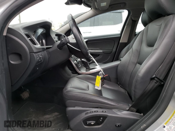 2016 Volvo V60 T5 Drive-E Premier z VIN YV140MEK3G1307244, wystawiony jako Copart lot #87429124 z przebiegiem 141 355 mil mil oraz Nie do naprawy • Non repairable. Historia ofert i sprzedaży dostępna na DreamBid. Obrazek 7.