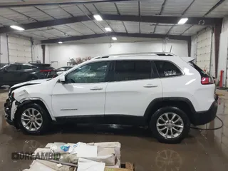 2019 Jeep Cherokee Latitude with VIN 1C4PJLCX2KD205286, listed as a IAAI auction lot 41276437 with 112,333 mi miles. Bid and sale history available at carsss.com. Image 14.