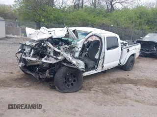 2013 Toyota Tacoma z VIN 5TFMU4FN9DX019465, wystawiony jako IAAI lot #42010194 z przebiegiem 115 812 mil mil oraz . Historia ofert i sprzedaży dostępna na DreamBid. Obrazek 22.