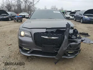 2019 Chrysler 300 S z VIN 2C3CCABG8KH594943, wystawiony jako Copart lot #49223225 z przebiegiem 60 893 mil mil oraz Szkody całkowita. Historia ofert i sprzedaży dostępna na DreamBid. Obrazek 5.