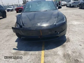 2025 Tesla Model 3 Long Range z VIN 5YJ3E1EA3SF975991, wystawiony jako Copart lot #55629765 z przebiegiem Nie podano mil oraz Szkoda całkowita • Salvage title. Historia ofert i sprzedaży dostępna na DreamBid. Obrazek 13.
