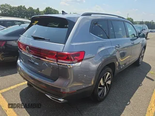 2024 Volkswagen Atlas SE с VIN 1V2HR2CAXRC566069, выставлен на аукционе IAAI как лот 42852810 с пробегом 20 626 миль миль и . История ставок и продаж доступна на DreamBid. Изображение 3.