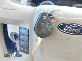 2008 Ford Escape XLT z VIN 1FMCU03158KD31562, wystawiony jako IAAI lot #42319652 z przebiegiem 123 926 mil mil oraz . Historia ofert i sprzedaży dostępna na DreamBid. Obrazek 11.