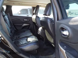 2017 Jeep Cherokee Limited with VIN 1C4PJMDS2HW636670, listed as a IAAI auction lot 41334870 with 122,973 mi miles. Bid and sale history available at carsss.com. Image 8.
