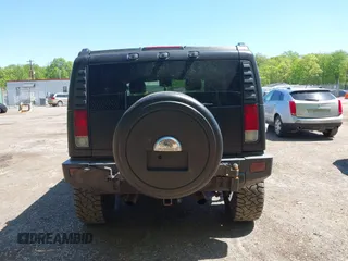 2008 Hummer H2 SUV z VIN 5GRGN23828H108693, wystawiony jako IAAI lot #42129040 z przebiegiem 246 849 mil mil oraz . Historia ofert i sprzedaży dostępna na DreamBid. Obrazek 16.