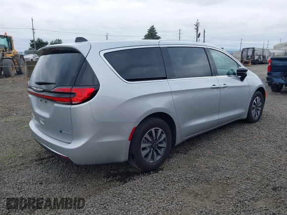 2024 Chrysler Pacifica Hybrid Select z VIN 2C4RC1S75RR156715, wystawiony jako IAAI lot #42496843 z przebiegiem 10 686 mil mil oraz . Historia ofert i sprzedaży dostępna na DreamBid. Obrazek 4.