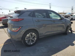 2023 Hyundai Kona SE z VIN KM8K23AG4PU179013, wystawiony jako Copart lot #56318705 z przebiegiem 48 782 mil mil oraz Szkoda całkowita • Salvage title. Historia ofert i sprzedaży dostępna na DreamBid. Obrazek 3.