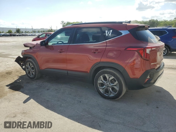 2024 Kia Seltos S z VIN KNDEU2AAXR7536925, wystawiony jako Copart lot #54615355 z przebiegiem 7 558 mil mil oraz Szkoda całkowita • Salvage title. Historia ofert i sprzedaży dostępna na DreamBid. Obrazek 2.