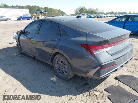 2024 Hyundai Elantra SEL z VIN KMHLM4DG1RU755188, wystawiony jako IAAI lot #41857576 z przebiegiem 18 183 mil mil oraz . Historia ofert i sprzedaży dostępna na DreamBid. Obrazek 3.