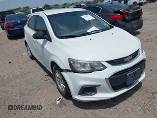 2017 Chevrolet Sonic LT z VIN 1G1JD5SHXH4115677, wystawiony jako IAAI lot #42396721 z przebiegiem 116 832 mil mil oraz . Historia ofert i sprzedaży dostępna na DreamBid. Obrazek 1.