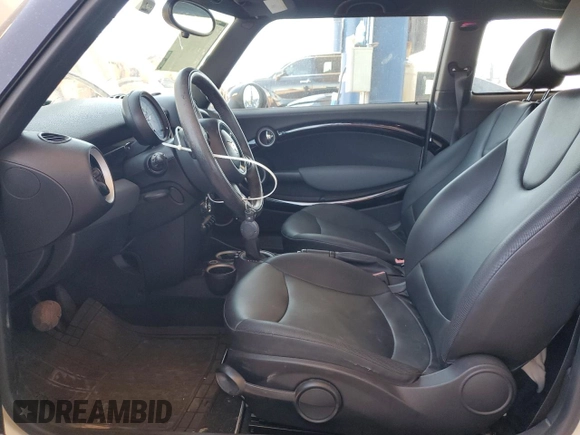 2012 MINI Hardtop z VIN WMWSU3C5XCT542244, wystawiony jako Copart lot #65226525 z przebiegiem 129 512 mil mil oraz Szkoda całkowita • Salvage title. Historia ofert i sprzedaży dostępna na DreamBid. Obrazek 7.