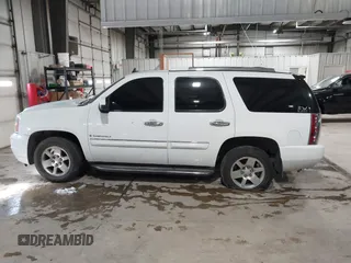 2008 GMC Yukon Denali z VIN 1GKFK63838J191268, wystawiony jako IAAI lot #41586712 z przebiegiem 206 128 mil mil oraz . Historia ofert i sprzedaży dostępna na DreamBid. Obrazek 14.