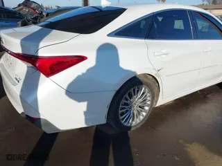 2019 Toyota Avalon Hybrid Limited with VIN 4T1B21FB2KU010215, listed as a IAAI auction lot 41358015 with 58,342 mi miles. Bid and sale history available at carsss.com. Image 6.