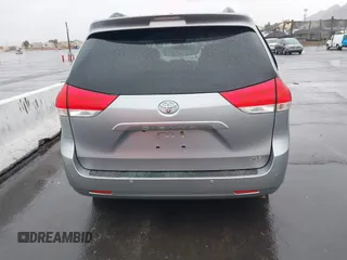 2011 Toyota Sienna XLE AAS with VIN 5TDYK3DC5BS111467, listed as a IAAI auction lot 41560895 with 126,917 mi miles. Bid and sale history available at carsss.com. Image 16.