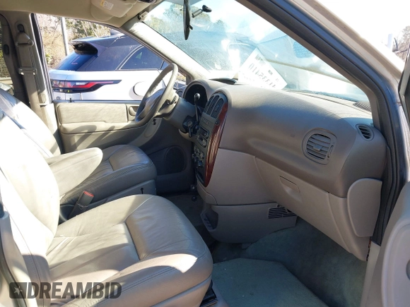 2003 Chrysler Town & Country EX with VIN 2C4GP74L83R212596, listed as a IAAI auction lot 41335410 with Not Provided miles and . Bid and sale history available at carsss.com. Image 5.