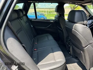 2013 BMW X5 xDrive35i z VIN 5UXZV4C53D0B00978, wystawiony jako Copart lot #56523455 z przebiegiem 170 241 mil mil oraz Czysty tytuł • Clean title. Historia ofert i sprzedaży dostępna na DreamBid. Obrazek 6.