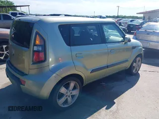 2010 Kia Soul + with VIN KNDJT2A20A7102463, listed as a IAAI auction lot 42093896 with 178,736 mi miles. Bid and sale history available at carsss.com. Image 4.