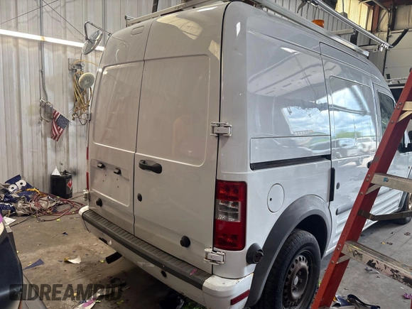 2011 Ford Transit Connect XLT z VIN NM0LS7BN2BT067125, wystawiony jako IAAI lot #42575798 z przebiegiem 61 701 mil mil oraz . Historia ofert i sprzedaży dostępna na DreamBid. Obrazek 2.