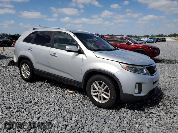 2015 Kia Sorento LX with VIN 5XYKT4A61FG640165, listed as a Copart auction lot 54720075 with 183,119 mi miles and Salvage Title. Bid and sale history available at carsss.com. Image 4.