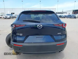 2024 Mazda CX-30 S Select Sport z VIN 3MVDMBBM1RM655682, wystawiony jako IAAI lot #42063971 z przebiegiem 6 771 mil mil oraz . Historia ofert i sprzedaży dostępna na DreamBid. Obrazek 16.